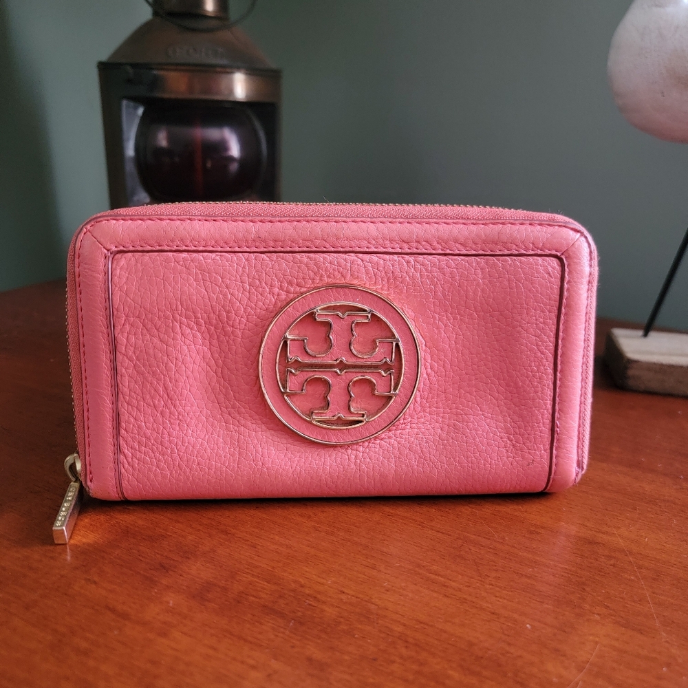 Tory Burch Amanda Continental Wallet Salmon Pink Pebbled Leather